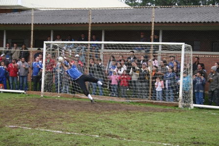 Futebol: metalúrgicos da Jtekt, Omeco e VW Os Amigos comemoram títulos das Regionais